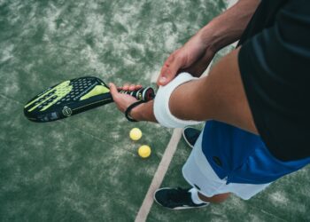 Conoce las lesiones más comunes en el pádel y cómo prevenirlas